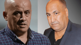 حمّار يتشفى في غريب