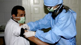 الأطباء الأساتذة أول الملقحين لكسر تخوفات السلك الطبي حول لقاح أنفلونزا الخنازير