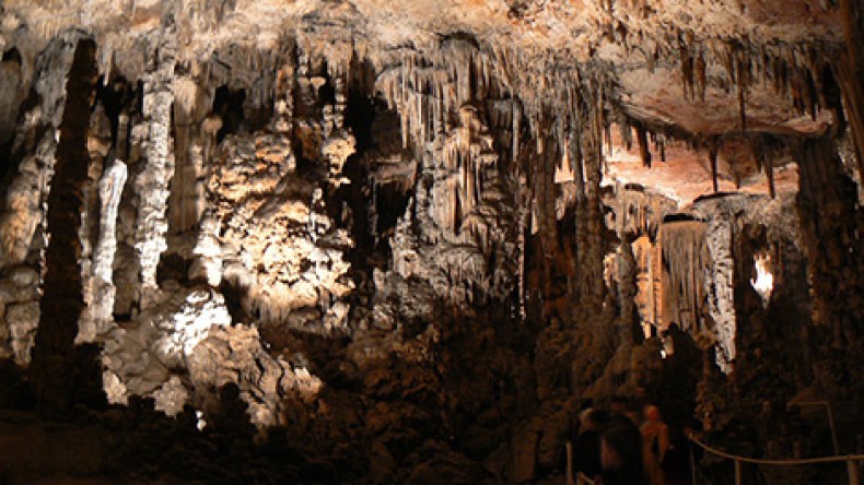 مغارة بني عاد.. ممر تحت الأرض بين الجزائر والمغرب