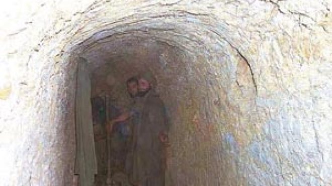 الارهابيون‮ ‬يتحصنون‮ ‬في‮ “‬معسكرات‮ ‬الثورة‮” ‬مع‮ ‬نسائهم‮ ‬وأطفالهم
