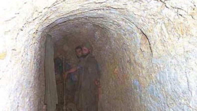 الارهابيون‮ ‬يتحصنون‮ ‬في‮ “‬معسكرات‮ ‬الثورة‮” ‬مع‮ ‬نسائهم‮ ‬وأطفالهم