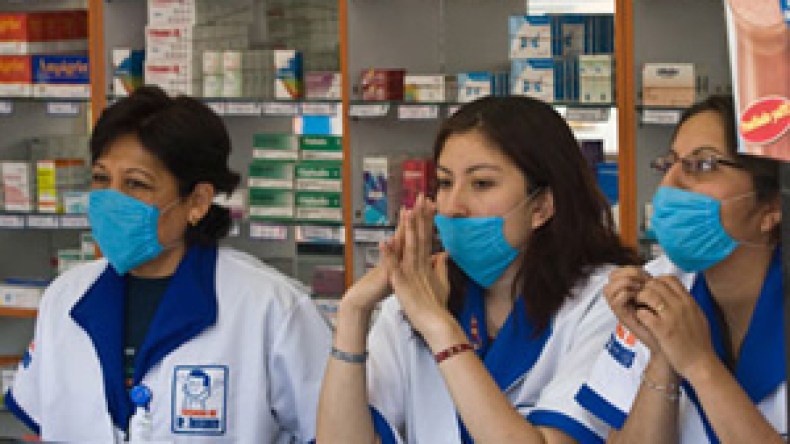 أويحيى يُعطي الضوء الأخضر لاقتناء 100 مليون قناع واقي من أنفلونزا الخنازير