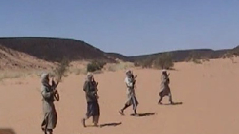 عرّاب الإختطافات يجنّد 100 إرهابي مالي لنجدة “الجماعة السلفية” بالصحراء