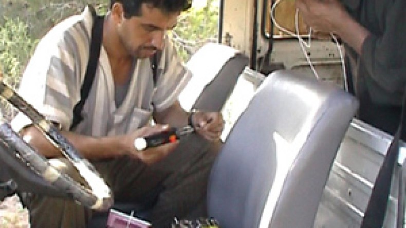 شبكات الاتصالات عبر الهاتف النقال وراء الإطاحة بأخطر الإرهابيين