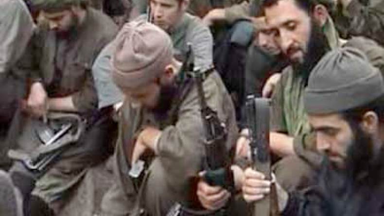 تعاون المواطنين وحصار قوات الأمن يخنقان “القاعدة”