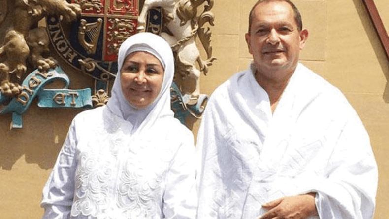 سفير بريطانيا بالسعودية يؤدي مناسك الحج بعد إسلامه