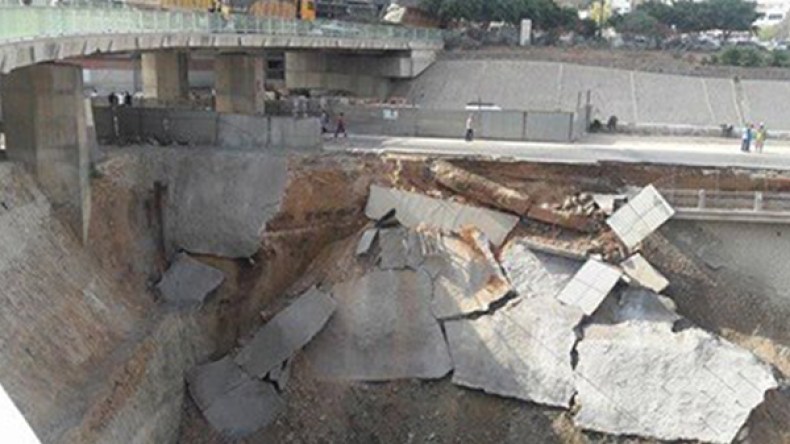 انهيار طريق حيوي قرب مقر ولاية وهران يثير الرعب