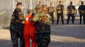 فرنسا تتوعد بسجن جزائري فور إطلاق سراحه من غوانتنامو