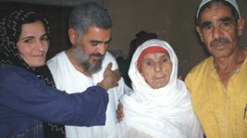 “أريد جواز سفر للذهاب إلى باكستان من أجل استعادة أبنائي”