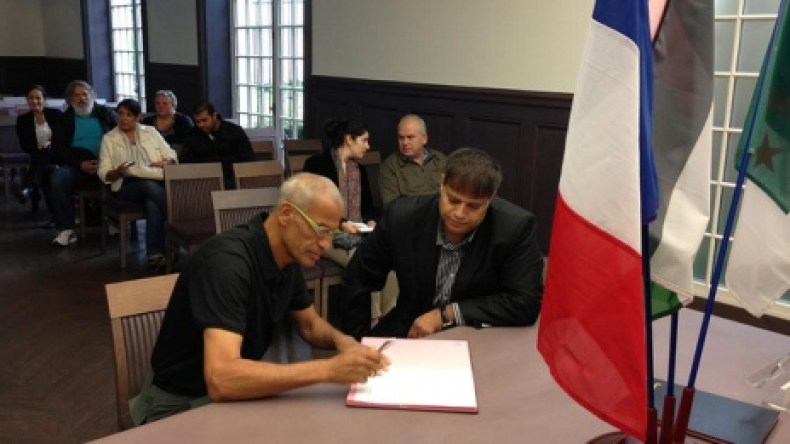 قندوز مدربا لشباب الأمعري الفلسطيني