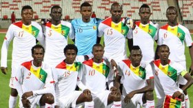 منتخب غينيا يحل بالجزائر من دون لاعبه كانتي