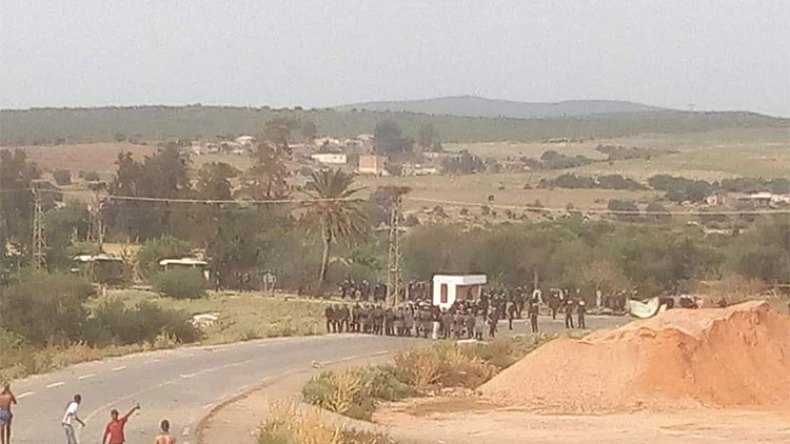 الدرك يتدخل لفتح الطريق الوطني رقم 16 بقالمة