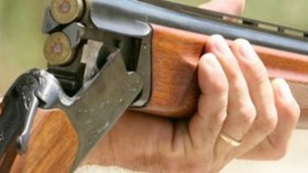 مواطن يُحاول قتل محضر قضائي ببندقية في سور الغزلان