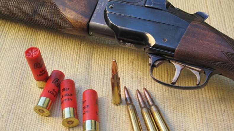 حجز بندقية صيد وخراطيش بالوادي