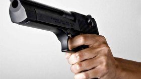 مهرَب مغربي يطلق النار على حراس الحدود ببشار