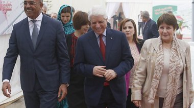 Les scandales d’éducation fragilisent le gouvernement!