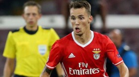 نابولي الإيطالي يريد لاعبا إسبانيا بخلافه