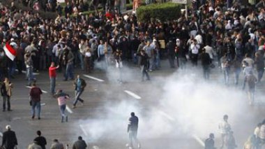 Égypte: les affrontements s'intensifient autour de la place Tahrir