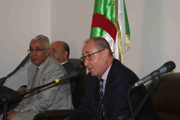 Paris pushes with one of its diplomatic weights in Algeria