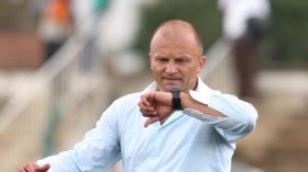 مدرب زيمبابوي يشرع في التحضير لِمواجهتَي الجزائر