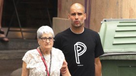 وفاة والدة غوارديولا بعد إصابتها بِفيروس “كورونا”