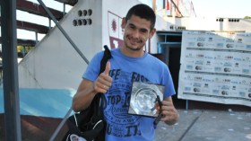 حارس ينقذ مرماه بضربة مقصية!