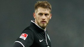 روح رياضية أم تحايل على الحكم؟!