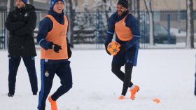 سوداني يتدرّب فوق الثلج!