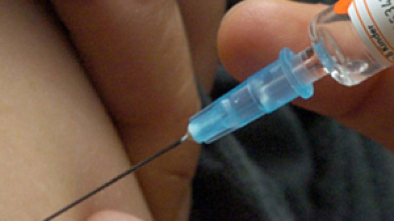 الأطباء يطالبون بأدلة علمية لسلامة لقاح أنفلونزا الخنازير لإقناع المواطنين