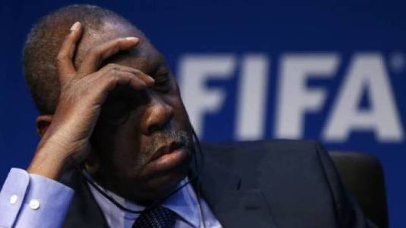 Hayatou s’endort en pleine réunion