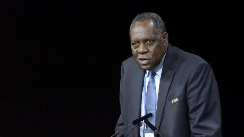 حياتو لن يغادر “الكاف” إلاّ بسكتة قلبية أو “انقلاب”!