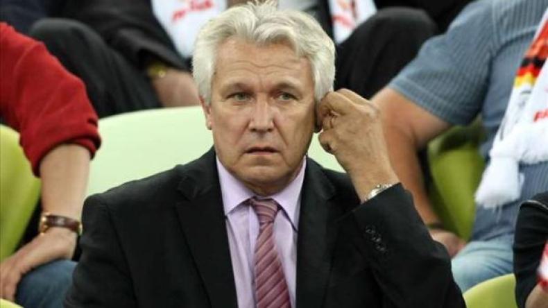 مدرب مالي يشرف على منتخب “النسور” من بولونيا!؟