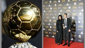 والدة “عوّار” تحضر حفل الكرة الذهبية بِالحجاب