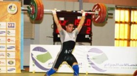 علم الجزائر يرفرف بكبرياء و”قسما” يدوّي بقوة في سماء المغرب