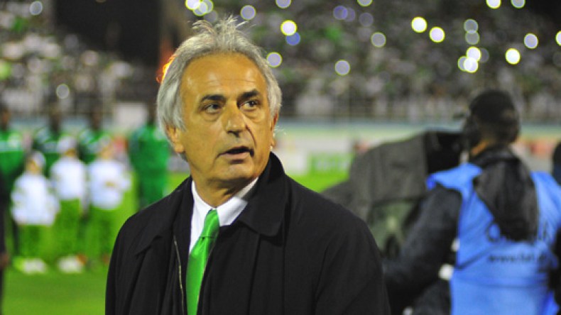 تقنيون ولاعبون دوليون: نحن مع بقاء خاليلوزيتش… لكنه منفعل أكثر من اللازم