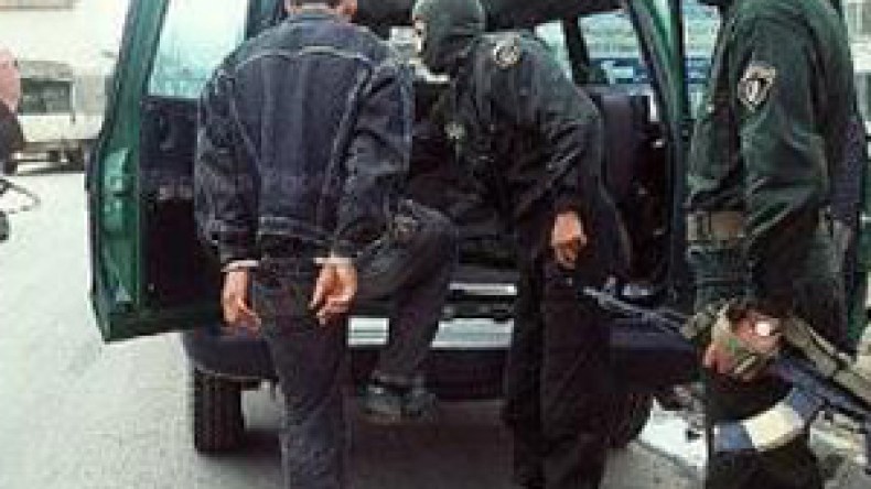 توقيف مروجي مطبوعات وتسجيلات تشيد بالإرهاب بالبليدة