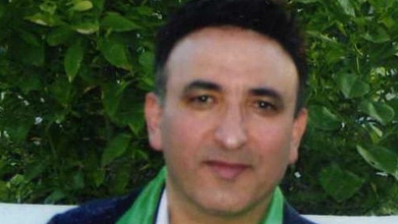 عائلة الإعلامي الجزائري المختطف تناشد القذافي الحفاظ على سلامته