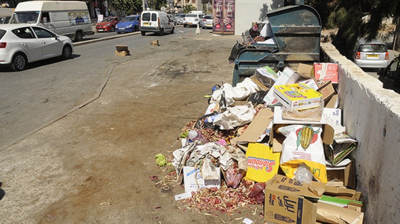 جزائريون يرمون 8 ملايير يوميا في المزابل خلال رمضان!