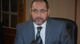 تيار داخل حمس يدعو إلى الانسحاب من البرلمان!