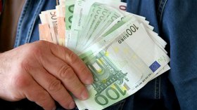 لا تخفيض للمنحة السياحية.. وهذا سبب تراجعها إلى 115 أورو