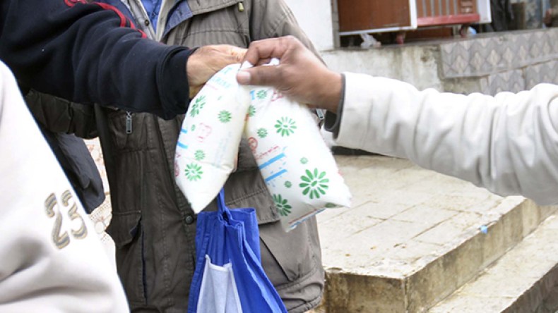 ندرة حليب.. ومواطنون في رحلة عذاب بحث عن “شكارة”