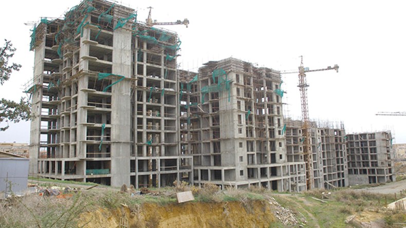 البنوك “تنقذ” الحكومة وتلتزم بتمويل مشاريع “عدل” و”أل. بي. بي”!