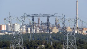 أضرار جسيمة بشبكات الضغط العالي للكهرباء بسبب النيران عبر 10 ولايات