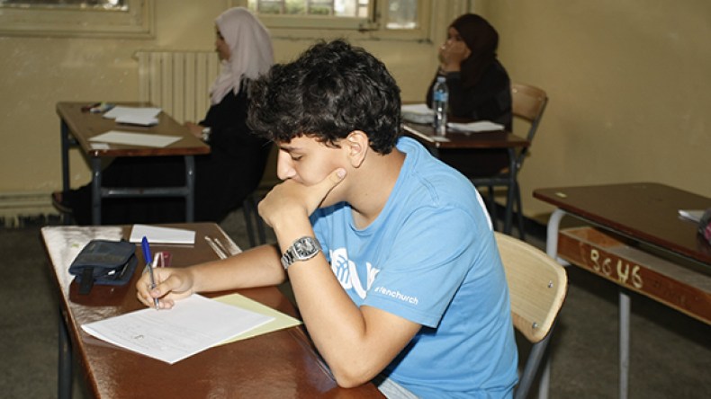 أولياء يتدخلون في أسئلة البكالوريا.. ومدارس خاصة تدرّس “البرنامج الفرنسي”