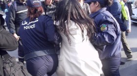 نساء متورطات في الضرب بالسكين.. بيع المخدرات والسكر العلني