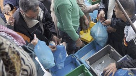 جزائريون يغرقون في “كيس حليب”