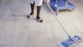 إعلانات مشبوهة لتوظيف عاملات نظافة