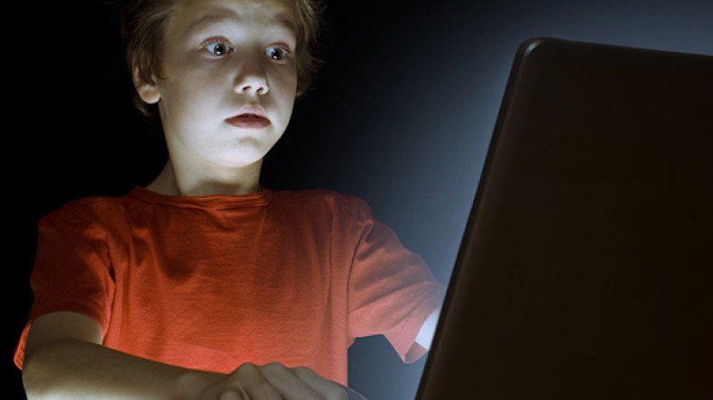 “الاكتشاف الجنسي”.. مرض سرّي يتربّص بأطفالكم!