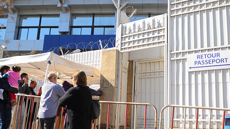 مرضى جزائريون يستنكرون تأخر مواعيد التأشيرة الفرنسية