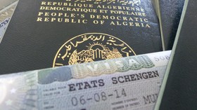 الجزائريون “مزدوجو الجنسية” ممنوعون من دخول الجزائر إلاّ بتأشيرة